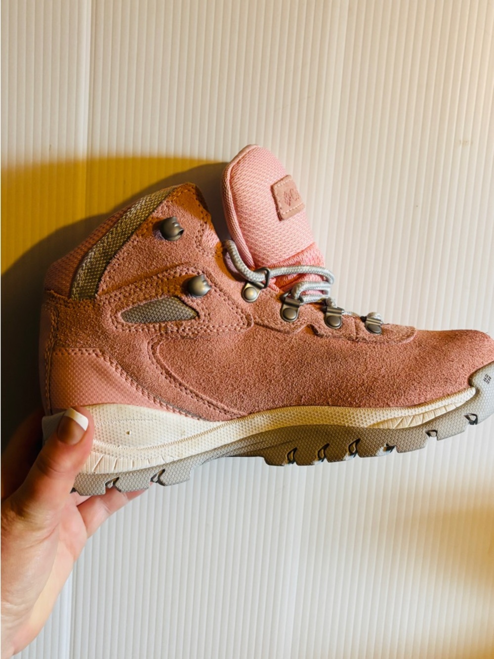 New Columbia Rose-Pink Suede Outdoor hiking Boots size 6 1/2 - Picture 3 of 11